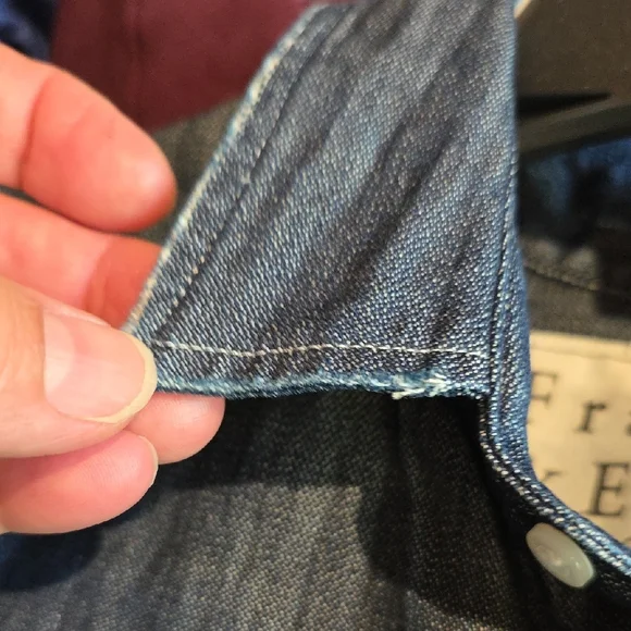 NEW FRANK & EILEEN MEN'S LUKE TATTERED DENIM BUTTON UP SHIRT IN DK BLUE RINSE XS - Picture 4 of 10